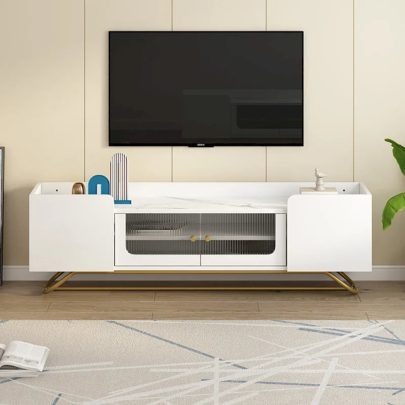 Meuble TV blanc avec portes en verre cannelé et cadre en métal doré