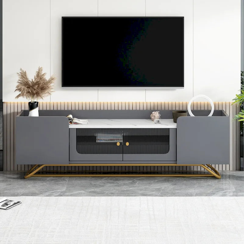 Meuble TV blanc avec portes en verre cannelé et cadre en métal doré