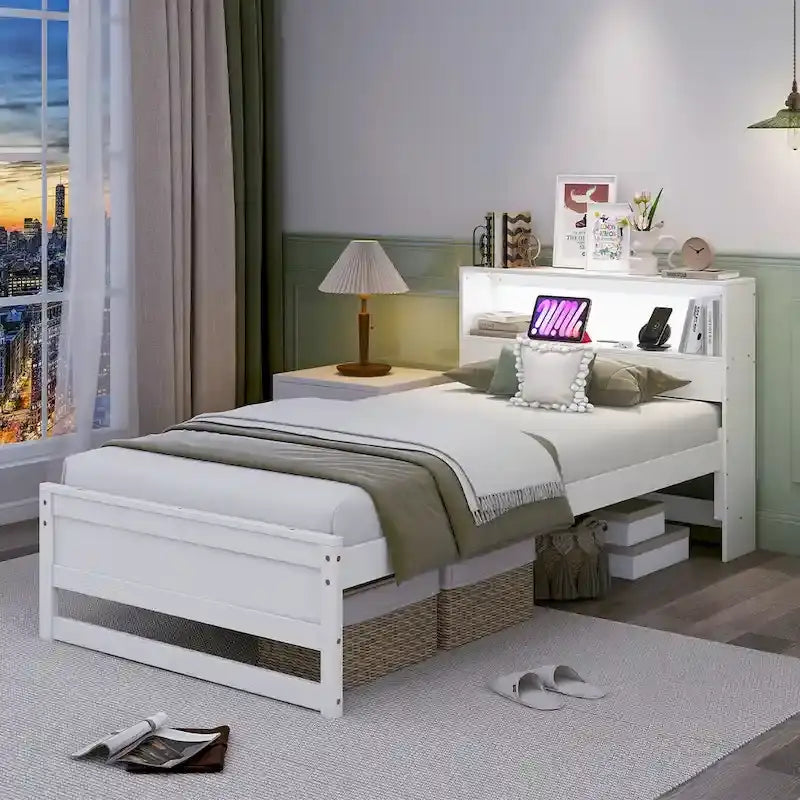 Cadre de lit double en bois avec tête de lit de rangement, station de charge et lumière LED, gris/blanc