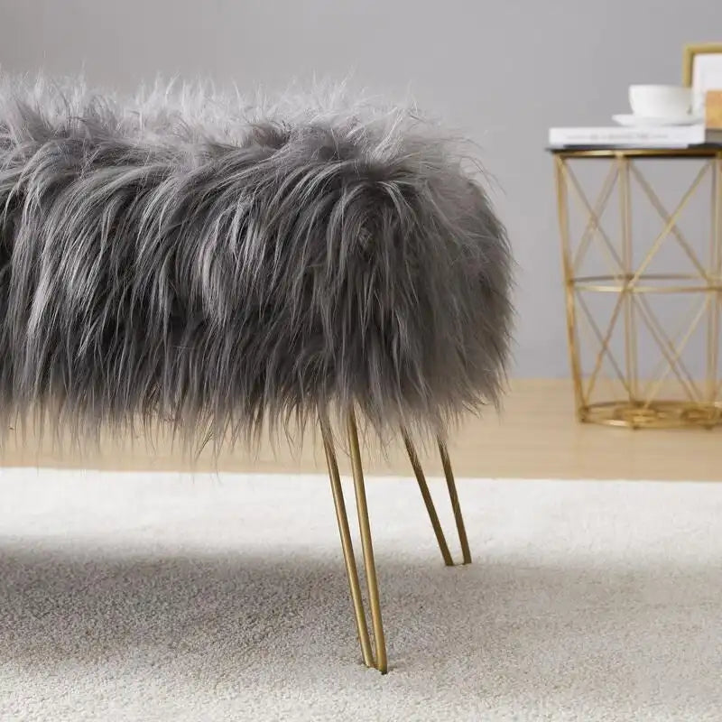 Banc long contemporain moderne en fausse fourrure Silver Orchid Nilsson
