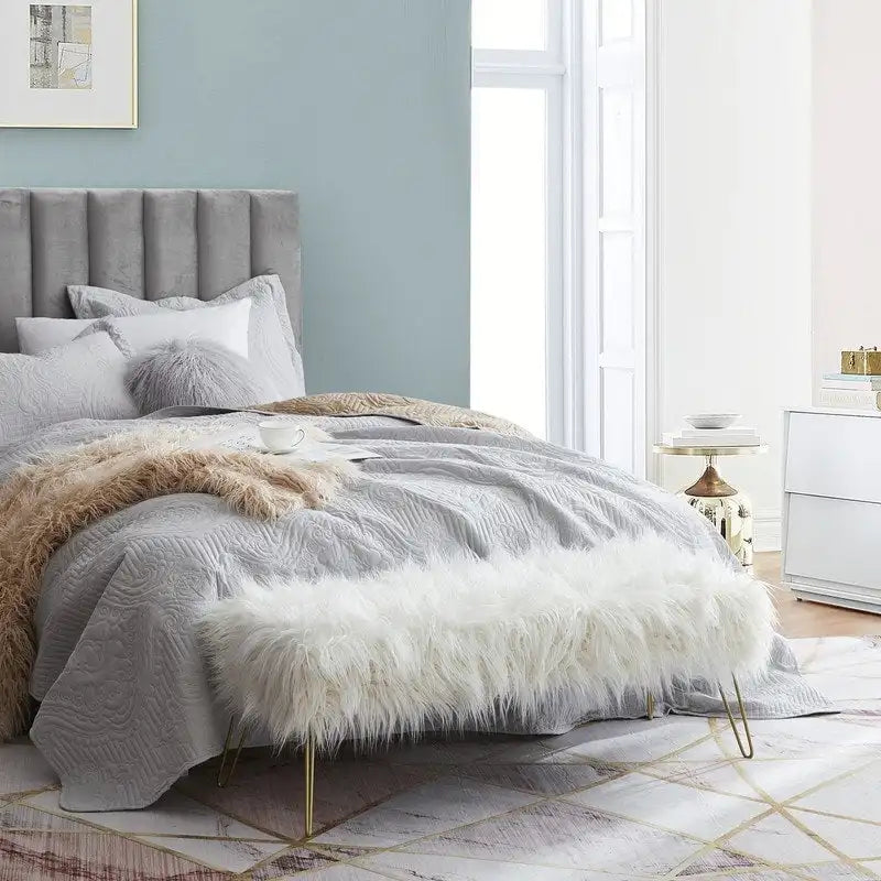 Banc long contemporain moderne en fausse fourrure Silver Orchid Nilsson