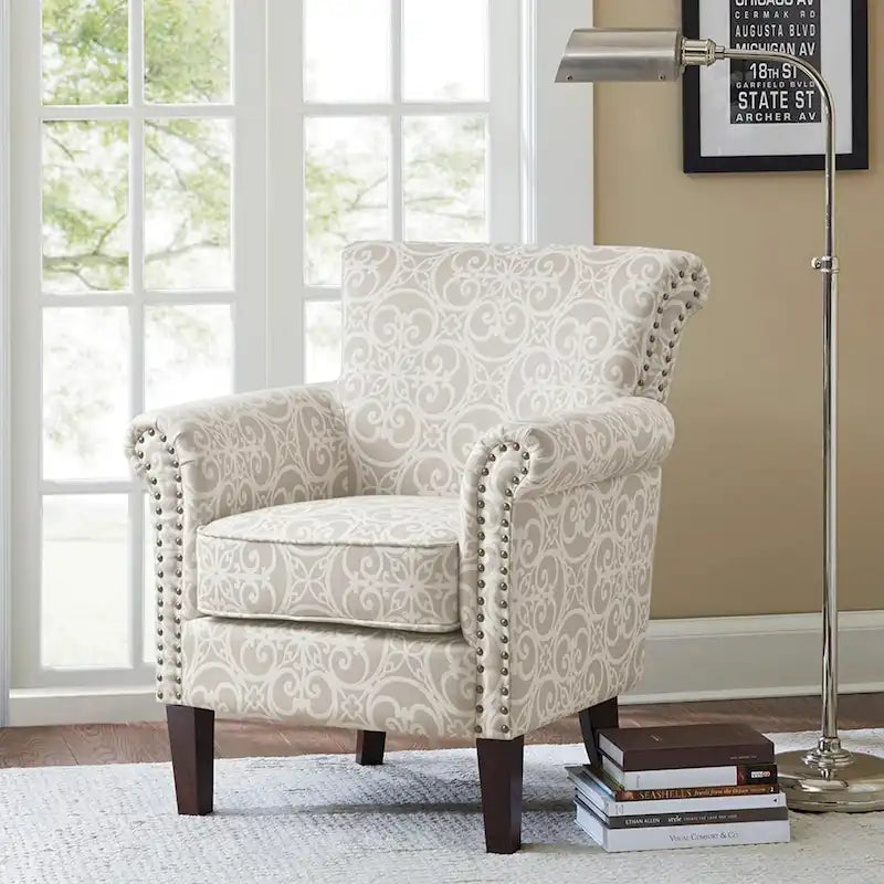 Fauteuil club capitonné avec motif de frettes et clous décoratifs argentés