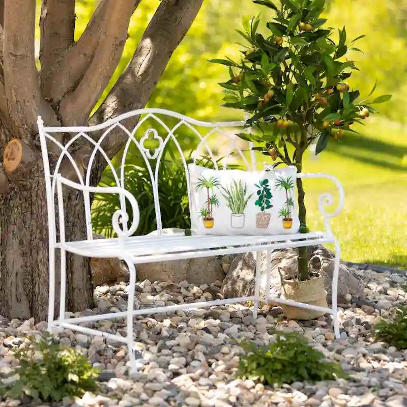 Banc de jardin en métal blanc avec dossier en arc et accoudoirs à volutes ornementales
