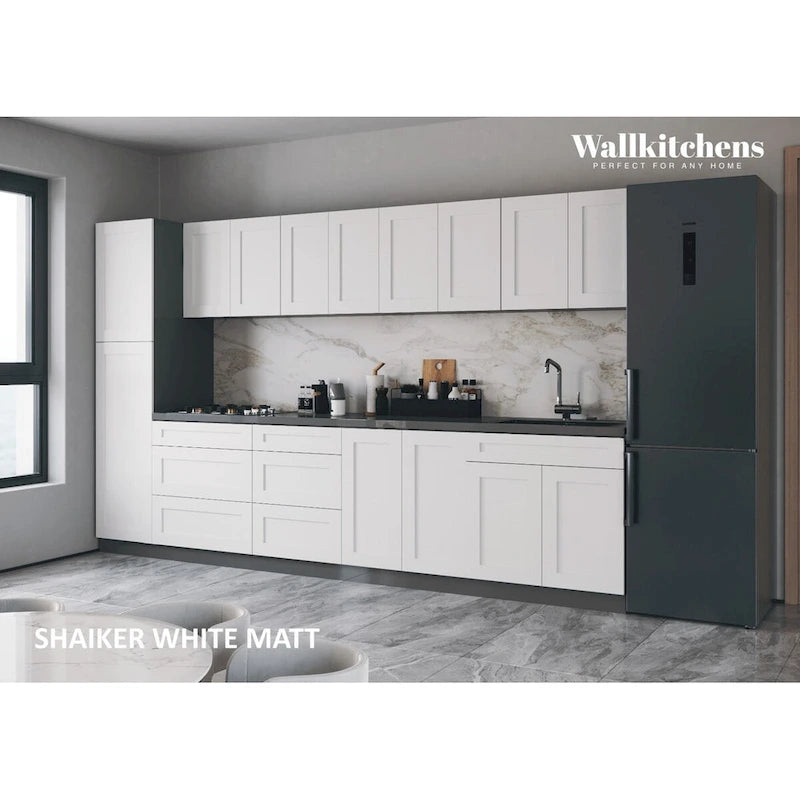 Meuble de cuisine blanc mat de style Shaker avec éléments hauts et bas